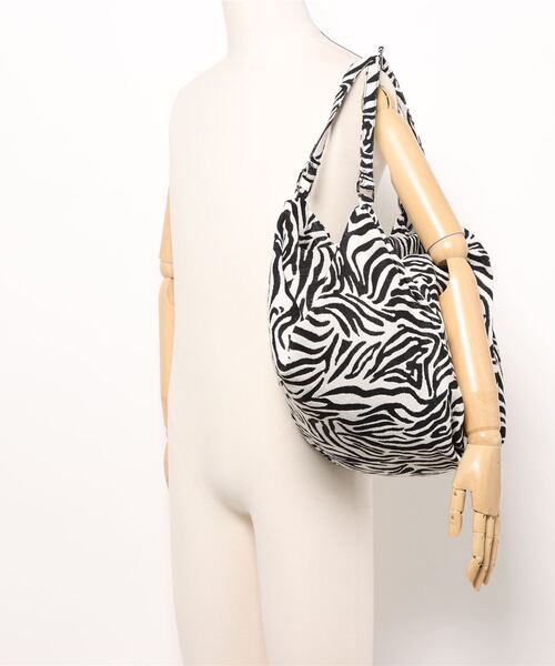 an meets zakka(アンミツザッカ)の「an meets zakka ビッグ2WAYバッグ(ショルダーバッグ・レディース・ホワイト/ベージュ/チェック/ゼブラ・ONESIZE)」の7枚目の写真
