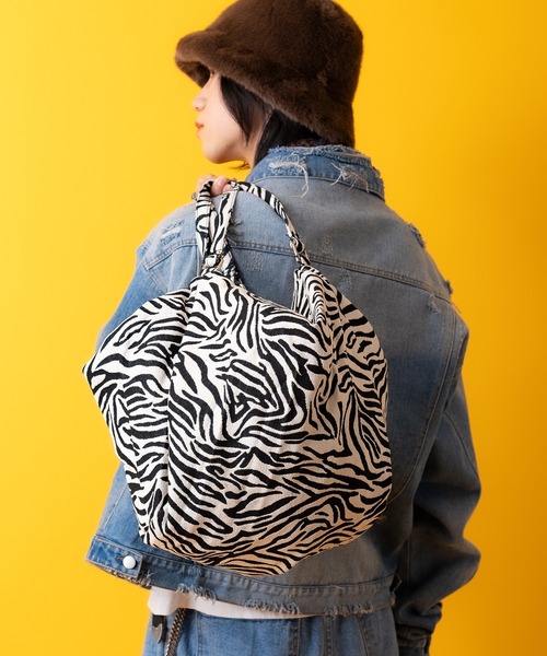 an meets zakka(アンミツザッカ)の「an meets zakka ビッグ2WAYバッグ(ショルダーバッグ・レディース・ホワイト/ベージュ/チェック/ゼブラ・ONESIZE)」の17枚目の写真