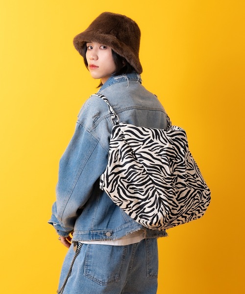 an meets zakka(アンミツザッカ)の「an meets zakka ビッグ2WAYバッグ(ショルダーバッグ・レディース・ホワイト/ベージュ/チェック/ゼブラ・ONESIZE)」の16枚目の写真