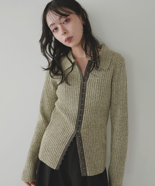 LIAN(リアン)の「ホックデザインポロニット(ニット/セーター・レディース・杢グレー/チャコールグレー/グリーン/アイボリー/ブラウン・FREE)」の16枚目の写真