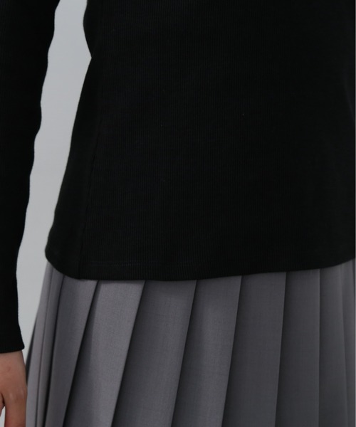 N.(N. Natural Beauty Basic)(エヌエヌナチュラルビューティーベーシック)の「◆テレコボートネックカットソー(Tシャツ/カットソー・レディース・ブラック/オフホワイト/ベージュ・MEDIUM)」の21枚目の写真