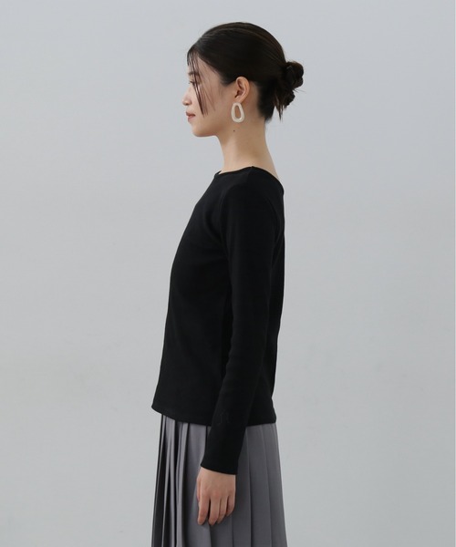 N.(N. Natural Beauty Basic)(エヌエヌナチュラルビューティーベーシック)の「◆テレコボートネックカットソー(Tシャツ/カットソー・レディース・ブラック/オフホワイト/ベージュ・MEDIUM)」の17枚目の写真