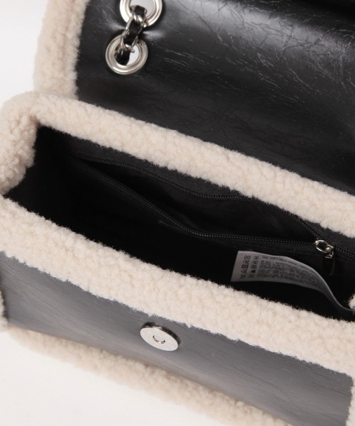 FOREVER 21（フォーエバー トゥエンティーワン）の「ボアミニショルダーバッグ（ショルダーバッグ・レディース・ブラック・FREE）」の8枚目の写真