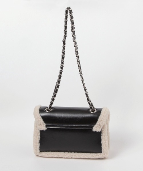 FOREVER 21（フォーエバー トゥエンティーワン）の「ボアミニショルダーバッグ（ショルダーバッグ・レディース・ブラック・FREE）」の3枚目の写真