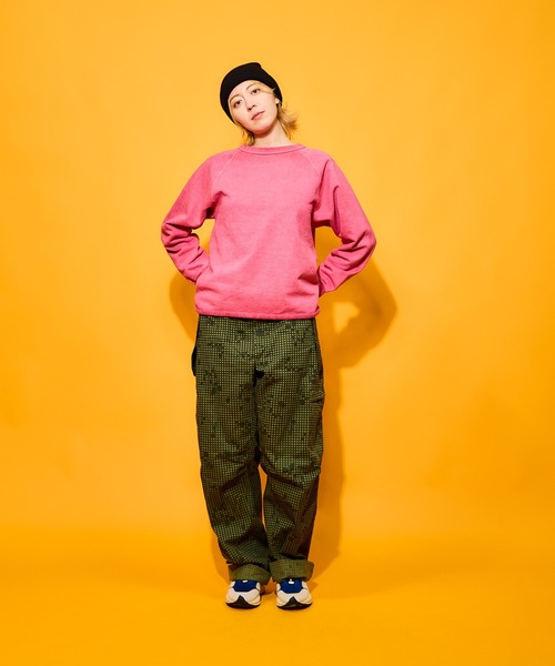 WALLA WALLA SPORT（ワラワラスポーツ）の「PIGMENT DYE 13oz CREW / ピグメント ダイ 13オンス クルー（スウェット・メンズ・ピンク/パープル/グリーン系その他/ブラック系その他/黄土色系/ダークインディゴブルー・X-LARGE/LARGE/MEDIUM）」の11枚目の写真