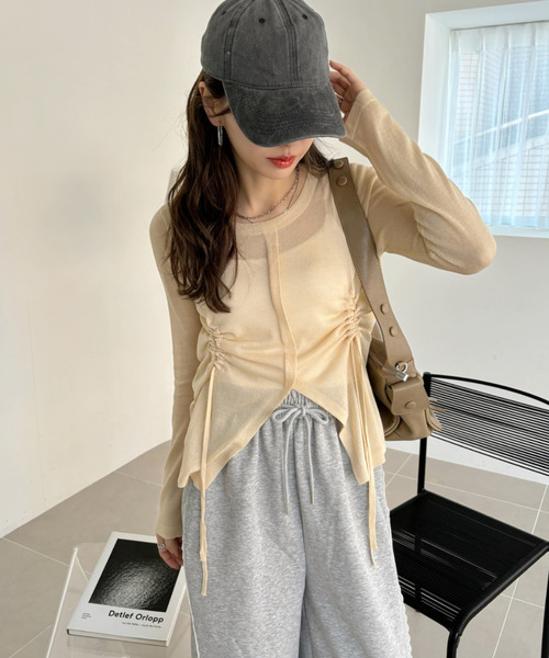 Ada.（エイダ）の「【春のレイヤードに最適】フロントスリット ドロストデザイン 長袖シアートップス（Tシャツ/カットソー・レディース・ホワイト/ブラック/ベージュ/ピンク/グレー/ライトブルー・M/L）」の14枚目の写真