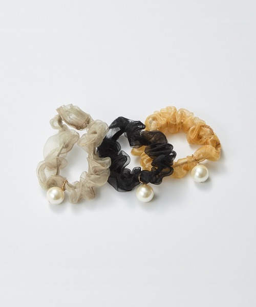 Phoebe（フィービィー）の「パールシュシュヘアブレス（シュシュ・レディース・イエロー/グレー/ブラック・FREE）」の2枚目の写真