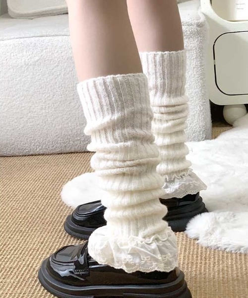 Vipoa（ヴィポア）の「RIBBON FRILL KNIT LEG WARMER（レッグウォーマー・レディース・ホワイト/ブラック/グレー・FREE）」の3枚目の写真
