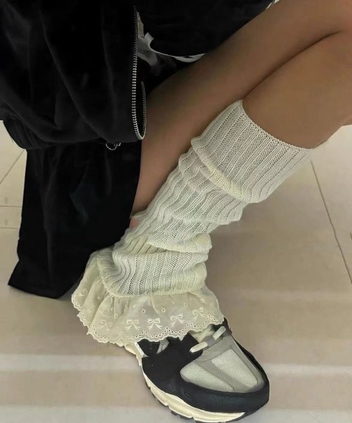 Vipoa（ヴィポア）の「RIBBON FRILL KNIT LEG WARMER（レッグウォーマー・レディース・ホワイト/ブラック/グレー・FREE）」の10枚目の写真