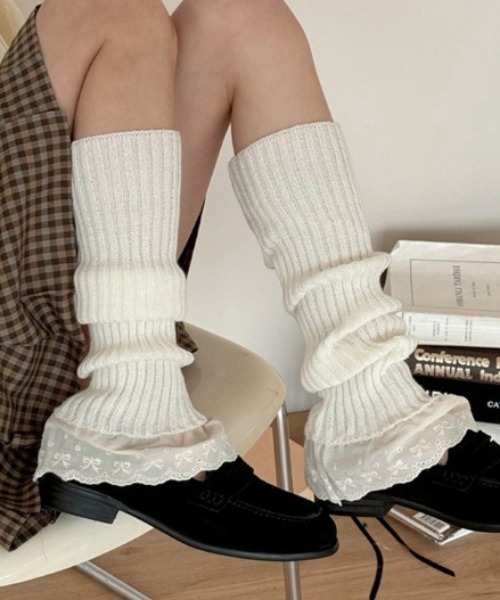 Vipoa（ヴィポア）の「RIBBON FRILL KNIT LEG WARMER（レッグウォーマー・レディース・ホワイト/ブラック/グレー・FREE）」の18枚目の写真