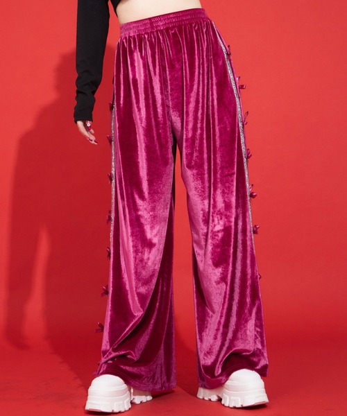 Diable baiser(ディアブルベーゼ)の「ビジューラインベロアジャージパンツ(その他パンツ・レディース・ブラック/ベビーピンク・M-L)」の2枚目の写真