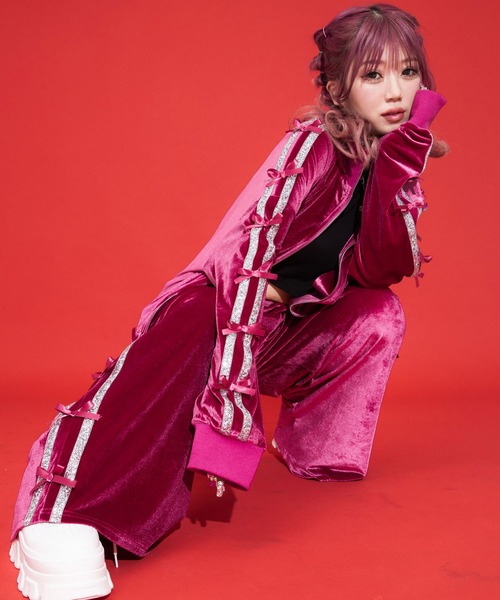 Diable baiser(ディアブルベーゼ)の「ビジューラインベロアジャージパンツ(その他パンツ・レディース・ブラック/ベビーピンク・M-L)」の15枚目の写真