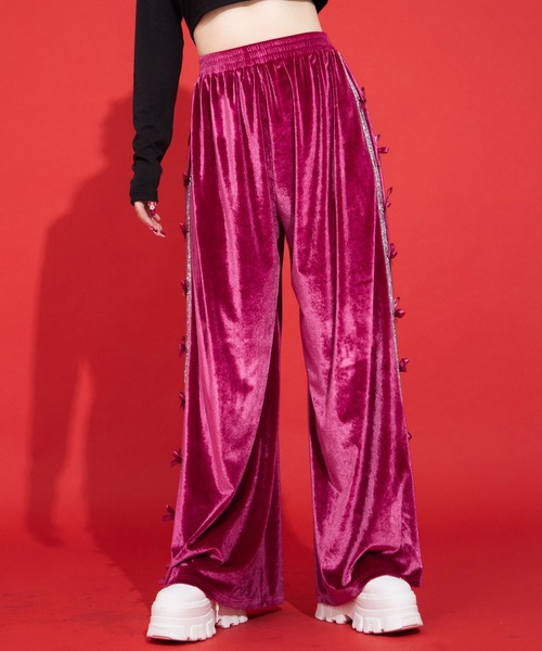 Diable baiser(ディアブルベーゼ)の「ビジューラインベロアジャージパンツ(その他パンツ・レディース・ブラック/ベビーピンク・M-L)」の16枚目の写真