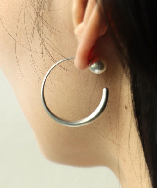 Three Four Time(スリーフォータイム)の「マットメタルフープパールキャッチピアス(ピアス(両耳用)・レディース・ゴールド/シルバー・FREE)」の10枚目の写真