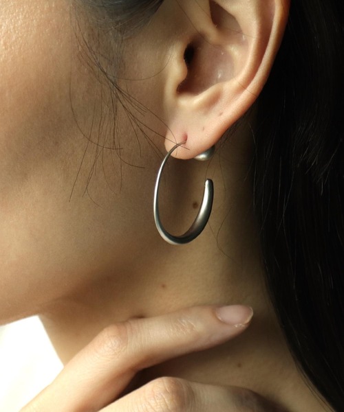 Three Four Time(スリーフォータイム)の「マットメタルフープパールキャッチピアス(ピアス(両耳用)・レディース・ゴールド/シルバー・FREE)」の11枚目の写真