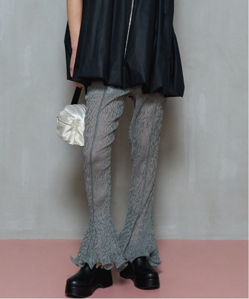 MAISON SPECIAL(メゾンスペシャル)の「Ruffle Hem Flare Pants/ラッフルヘムフレアパンツ(その他パンツ・レディース・アイボリー/ブラック/グレー・36/38)」の3枚目の写真