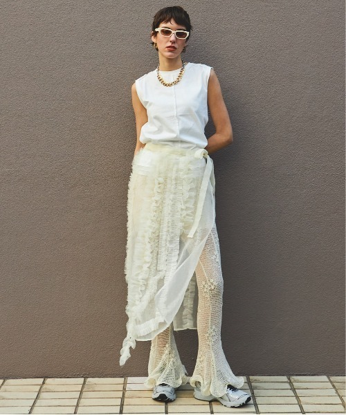 MAISON SPECIAL(メゾンスペシャル)の「Ruffle Hem Flare Pants/ラッフルヘムフレアパンツ(その他パンツ・レディース・アイボリー/ブラック/グレー・36/38)」の7枚目の写真