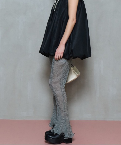 MAISON SPECIAL(メゾンスペシャル)の「Ruffle Hem Flare Pants/ラッフルヘムフレアパンツ(その他パンツ・レディース・アイボリー/ブラック/グレー・36/38)」の11枚目の写真