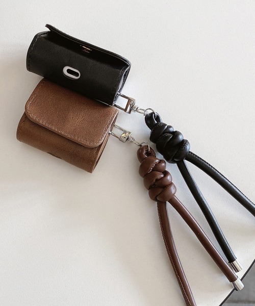Fun & Daily(ファンアンドデイリー)の「PU Leather Strap AirPods 4 Case エアポッズ4(ヘッドフォン/イヤホン・レディース・ブラック/ブラウン・FREE)」の7枚目の写真