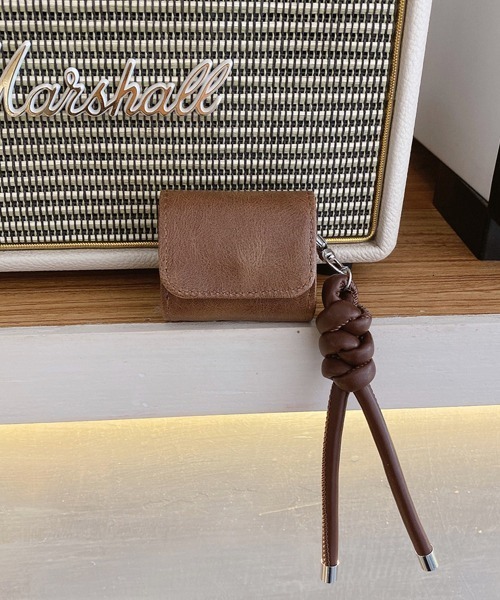 Fun & Daily(ファンアンドデイリー)の「PU Leather Strap AirPods 4 Case エアポッズ4(ヘッドフォン/イヤホン・レディース・ブラック/ブラウン・FREE)」の8枚目の写真
