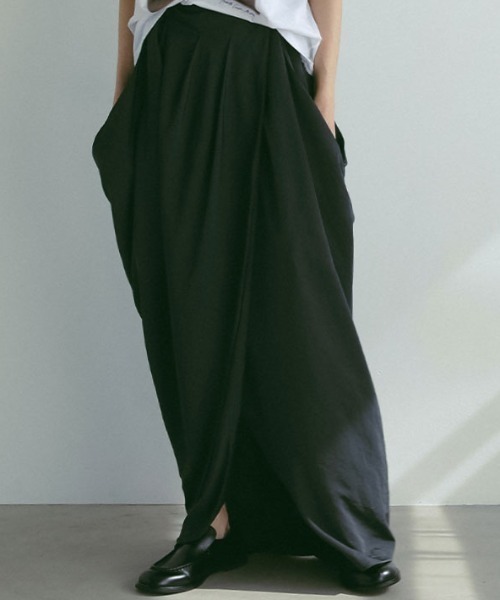 ETRE TOKYO（エトレトウキョウ）の「ドレープコクーンスカート（スカート・レディース・ブラック/キャメル・S/M）」の2枚目の写真