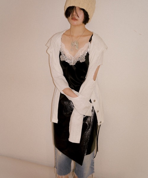 igi（イジ）の「SLICK WRAP SKIRT / エナメルレザーライク巻きスカート（スカート・レディース・ボルドー/ベージュ/ブラック/ホワイト・FREE）」の13枚目の写真