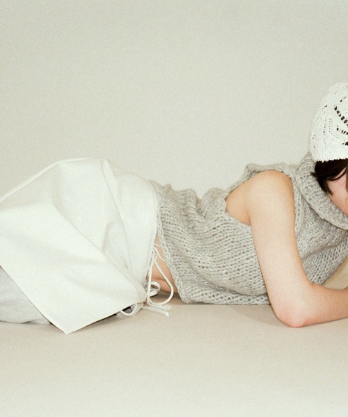 igi（イジ）の「SLICK WRAP SKIRT / エナメルレザーライク巻きスカート（スカート・レディース・ボルドー/ベージュ/ブラック/ホワイト・FREE）」の19枚目の写真