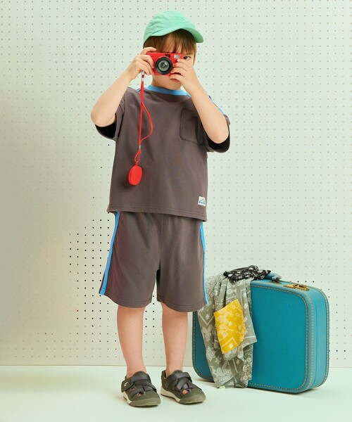 BEAMS mini（ビームスミニ）の「バイカラー ライン 天竺 セットアップ 2025SS（90～150cm）（Tシャツ/カットソー・キッズ・ブラック系その他/チャコールグレー・130/110/90/120/100/150/140）」の3枚目の写真