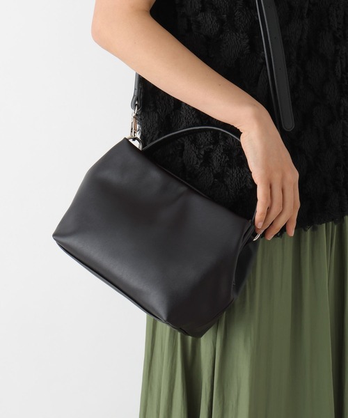 LEPSIM（レプシィム）の「フェイクレザーソフトミニバッグ　328002（ショルダーバッグ・レディース・ガンメタ/ブラック・ONE SIZE）」の3枚目の写真