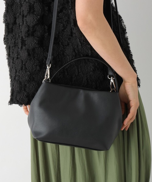 LEPSIM（レプシィム）の「フェイクレザーソフトミニバッグ　328002（ショルダーバッグ・レディース・ガンメタ/ブラック・ONE SIZE）」の4枚目の写真