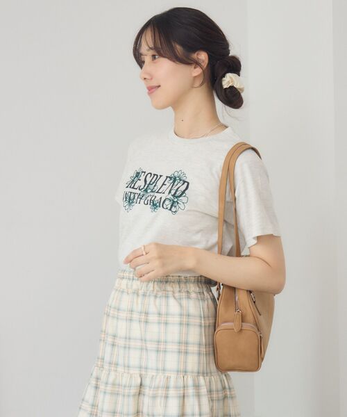 RETRO GIRL(レトロガール)の「花刺繍チビTEE(Tシャツ/カットソー・レディース・ライトグレー/ブラック/オフホワイト・FREE)」の12枚目の写真