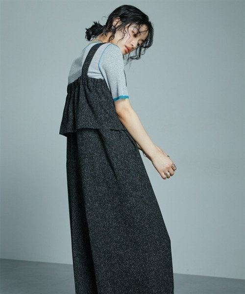Soiunique（スワユニーク）の「サマーツイード素材ドレープサロペットワイドパンツ ［Soiunique］（つなぎ/オールインワン・レディース・ブラック/グレー・FREE）」の4枚目の写真