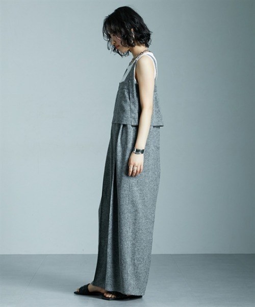 Soiunique（スワユニーク）の「サマーツイード素材ドレープサロペットワイドパンツ ［Soiunique］（つなぎ/オールインワン・レディース・ブラック/グレー・FREE）」の16枚目の写真