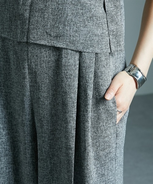 Soiunique（スワユニーク）の「サマーツイード素材ドレープサロペットワイドパンツ ［Soiunique］（つなぎ/オールインワン・レディース・ブラック/グレー・FREE）」の21枚目の写真