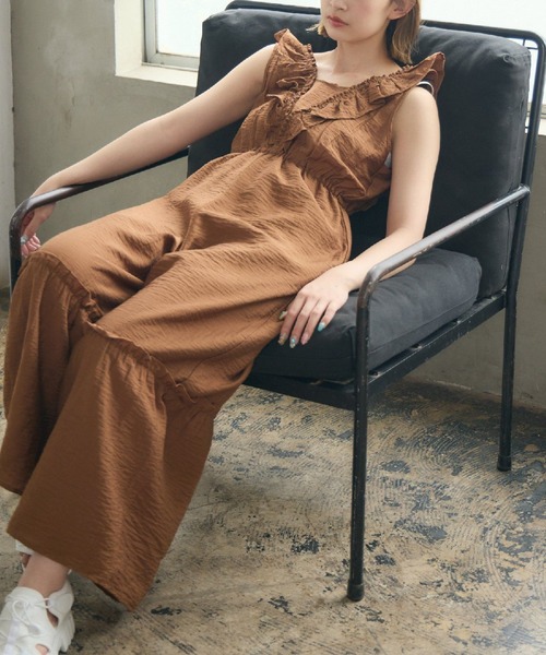 RETRO GIRL（レトロガール）の「ギャザーフリルサロペット（サロペット/オーバーオール・レディース・ナチュラル/ブラック系その他2/ブラウン・FREE）」の2枚目の写真