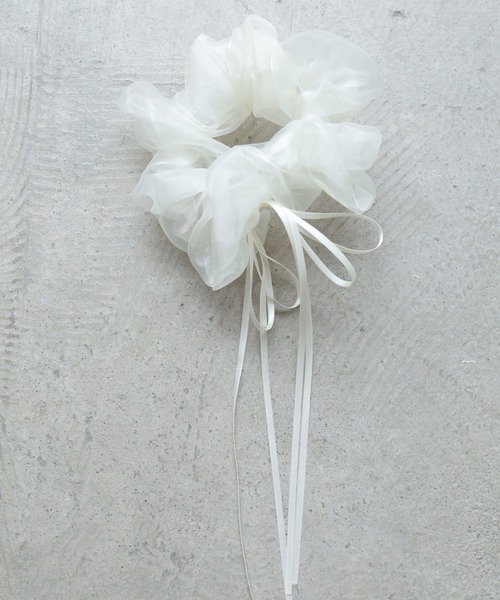 Crisp(クリスプ)の「オーガンジーリボンシュシュ(シュシュ・レディース・アイボリー/ダークグレー・FREE)」の1枚目の写真