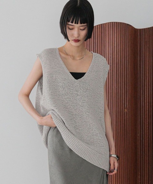 LOWRYS FARM（ローリーズファーム）の「テープヤーンオーバーベスト　574808（ベスト・レディース・ブラック/アイボリー/グレー・FREE）」の3枚目の写真