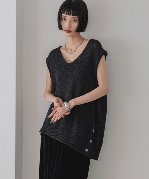 LOWRYS FARM（ローリーズファーム）の「テープヤーンオーバーベスト　574808（ベスト・レディース・ブラック/アイボリー/グレー・FREE）」の2枚目の写真