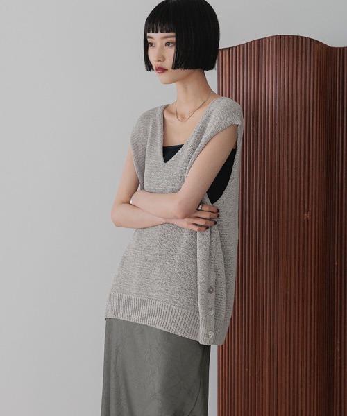 LOWRYS FARM（ローリーズファーム）の「テープヤーンオーバーベスト　574808（ベスト・レディース・ブラック/アイボリー/グレー・FREE）」の22枚目の写真