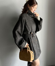 mily bilet(ミウィビレット)の【mily bilet】どの角度から見てもかわいく冬のスタイルを格上げ。フェザーショートシャギーバックル使いコート(ミドル丈)(トレンチコート)