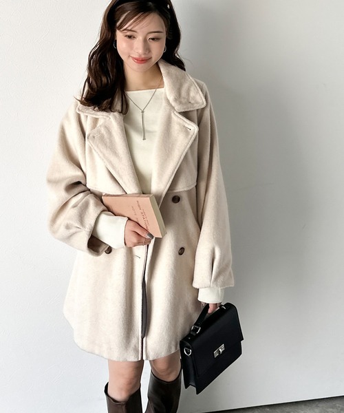 mily bilet(ミウィビレット)の「【mily bilet】どの角度から見てもかわいく冬のスタイルを格上げ。フェザーショートシャギーバックル使いコート(ミドル丈)(ステンカラーコート・レディース・ブラック/グレー/アイボリー・LARGE/MEDIUM/SMALL/X-LARGE)」の11枚目の写真
