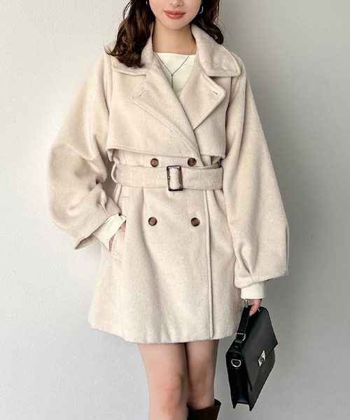 mily bilet(ミウィビレット)の「【mily bilet】どの角度から見てもかわいく冬のスタイルを格上げ。フェザーショートシャギーバックル使いコート(ミドル丈)(ステンカラーコート・レディース・ブラック/グレー/アイボリー・LARGE/MEDIUM/SMALL/X-LARGE)」の5枚目の写真