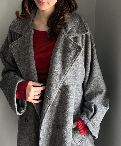 mily bilet(ミウィビレット)の「【mily bilet】どの角度から見てもかわいく冬のスタイルを格上げ。フェザーショートシャギーバックル使いコート(ミドル丈)(ステンカラーコート・レディース・ブラック/グレー/アイボリー・LARGE/MEDIUM/SMALL/X-LARGE)」の7枚目の写真