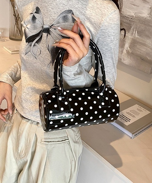 ブラックショルダーバッグ ドット柄ストラップ