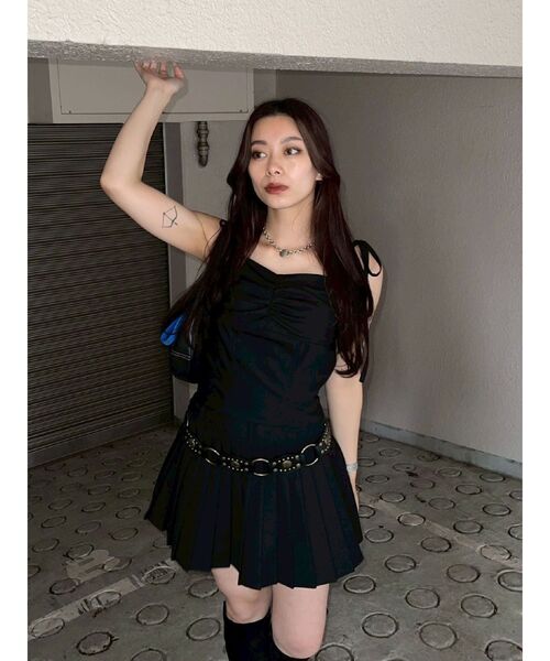 EVRIS（エヴリス）の「ショルダーリボンプリーツミニワンピース（ワンピース・レディース・ブラック/イエロー・SMALL/MEDIUM）」の5枚目の写真