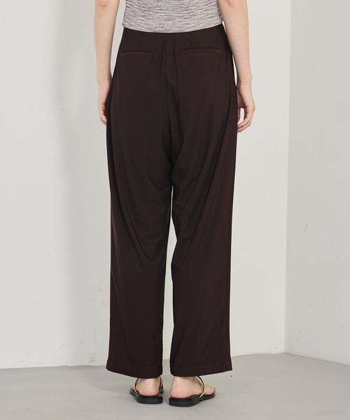 qualite(カリテ)の「【接触冷感&UV】クールトリコットタックパンツ/夏服/オフィスカジュアル/さらっとした質感(その他パンツ・レディース・ブラック/ブラウン・36/38)」の17枚目の写真