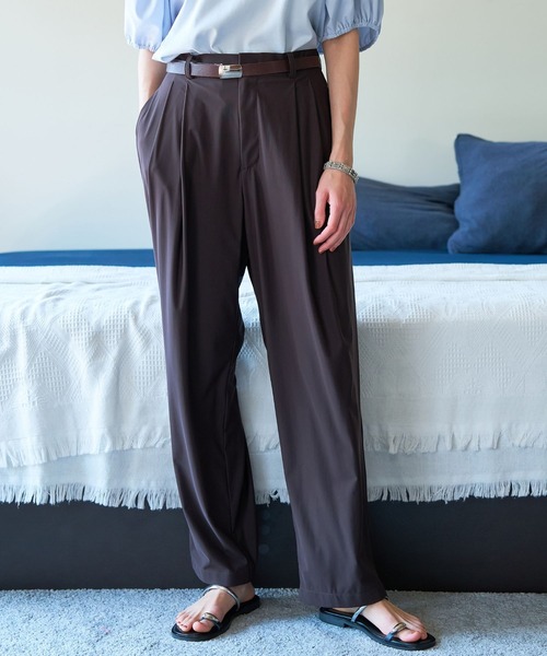 qualite(カリテ)の「【接触冷感&UV】クールトリコットタックパンツ/夏服/オフィスカジュアル/さらっとした質感(その他パンツ・レディース・ブラック/ブラウン・36/38)」の1枚目の写真