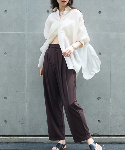 qualite(カリテ)の「【接触冷感&UV】クールトリコットタックパンツ/夏服/オフィスカジュアル/さらっとした質感(その他パンツ・レディース・ブラック/ブラウン・36/38)」の3枚目の写真