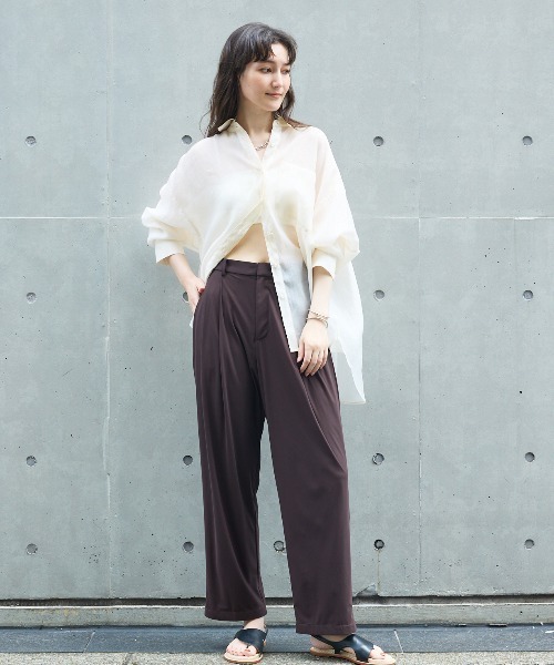 qualite(カリテ)の「【接触冷感&UV】クールトリコットタックパンツ/夏服/オフィスカジュアル/さらっとした質感(その他パンツ・レディース・ブラック/ブラウン・36/38)」の5枚目の写真