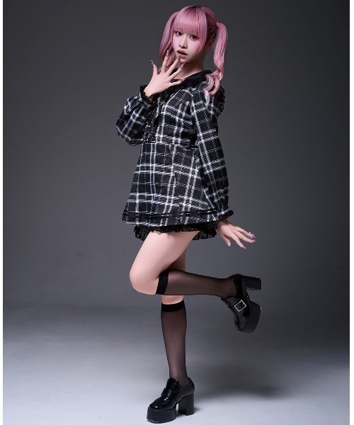 TRAVAS TOKYO(トラバス トウキョウ)の「『TRAVAS TOKYO/トラバス トーキョー』セーラーフリルセットアップ(セットアップ・レディース・ブラック/ブラック×ホワイト・L/M)」の3枚目の写真